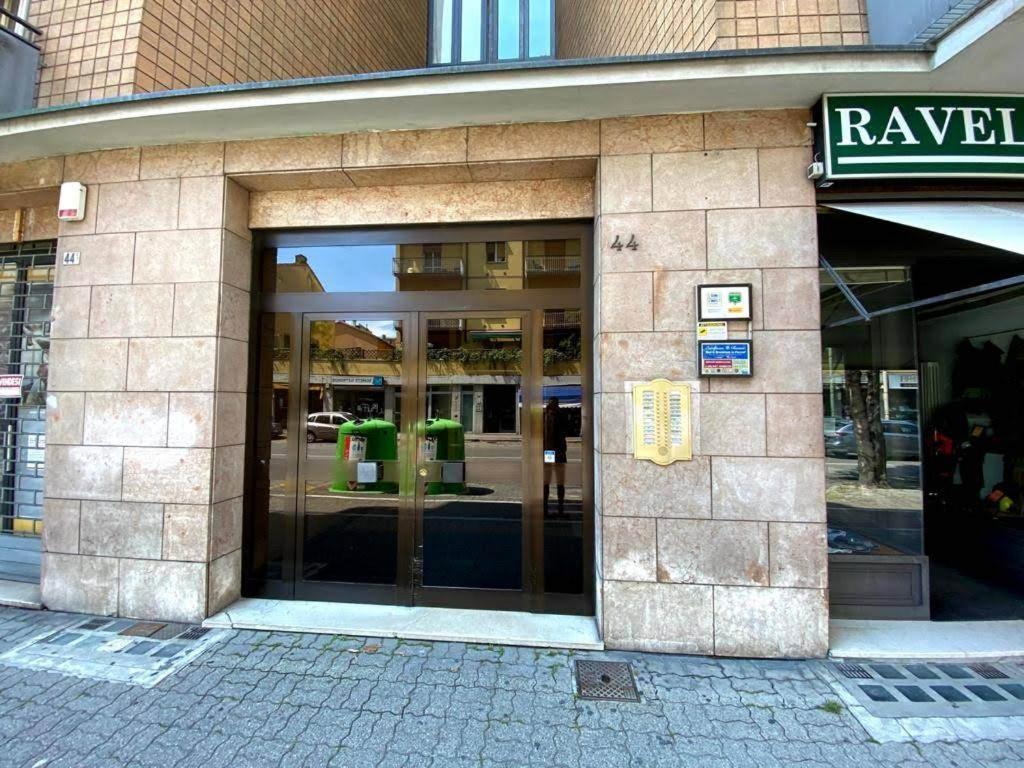 Europe Station Rooms Парма Екстер'єр фото