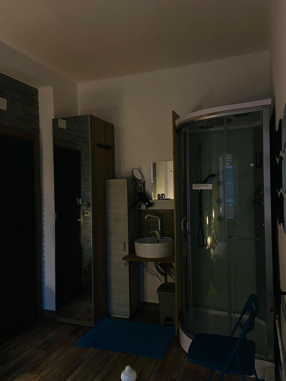 Europe Station Rooms Парма Екстер'єр фото