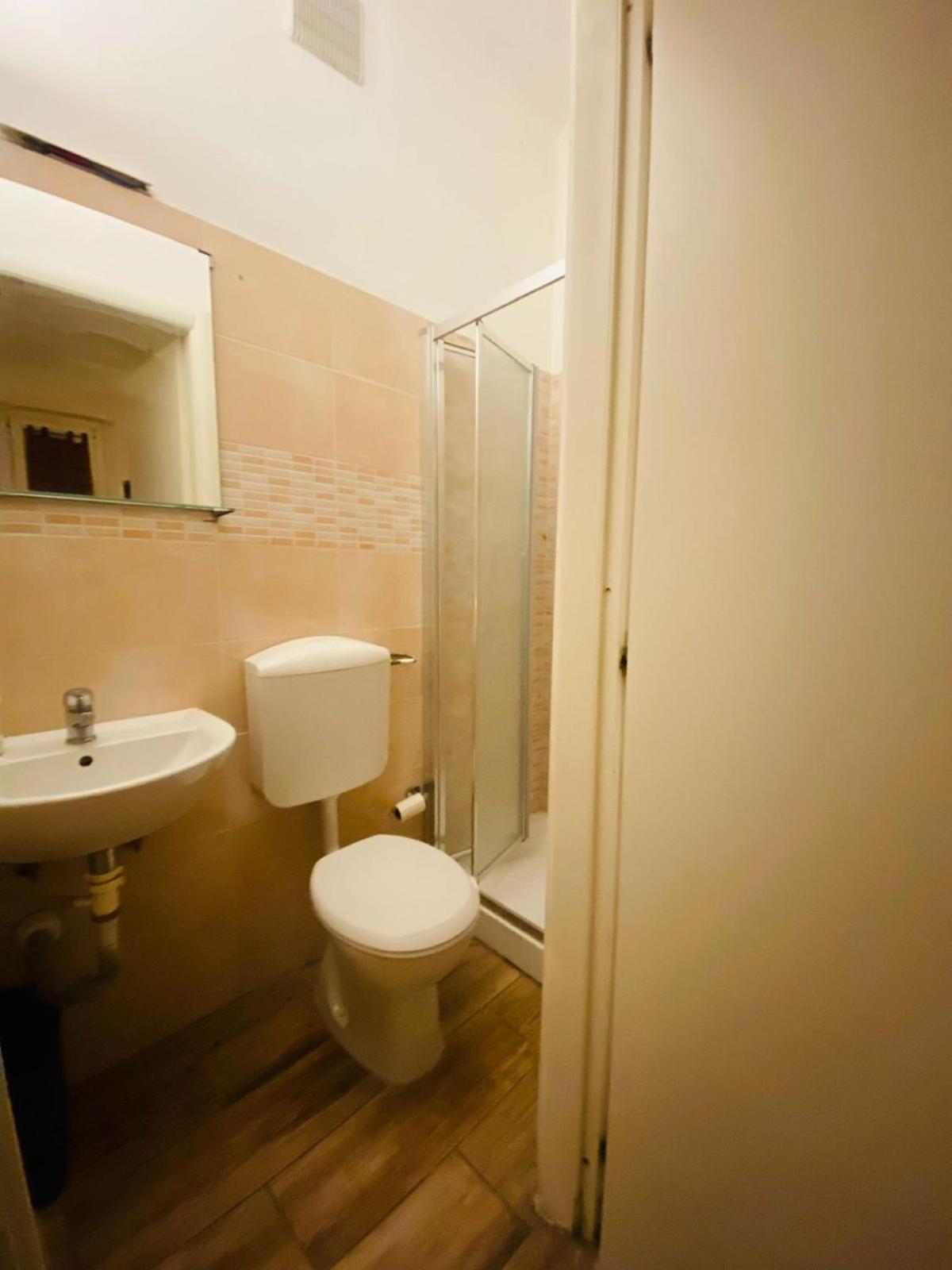 Europe Station Rooms Парма Екстер'єр фото