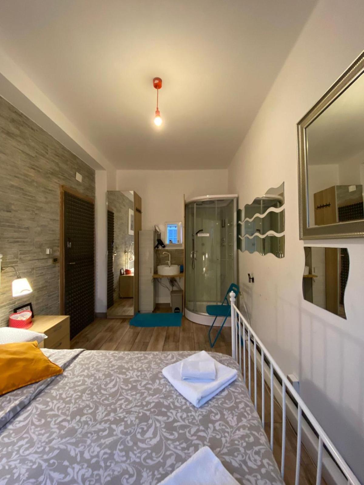 Europe Station Rooms Парма Екстер'єр фото
