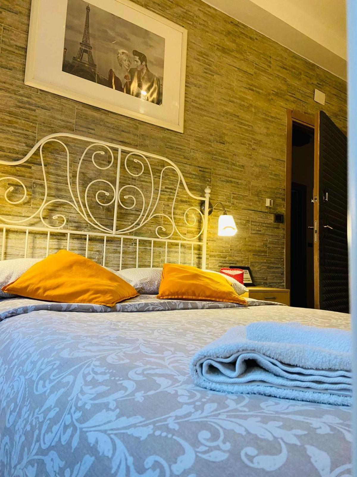 Europe Station Rooms Парма Екстер'єр фото