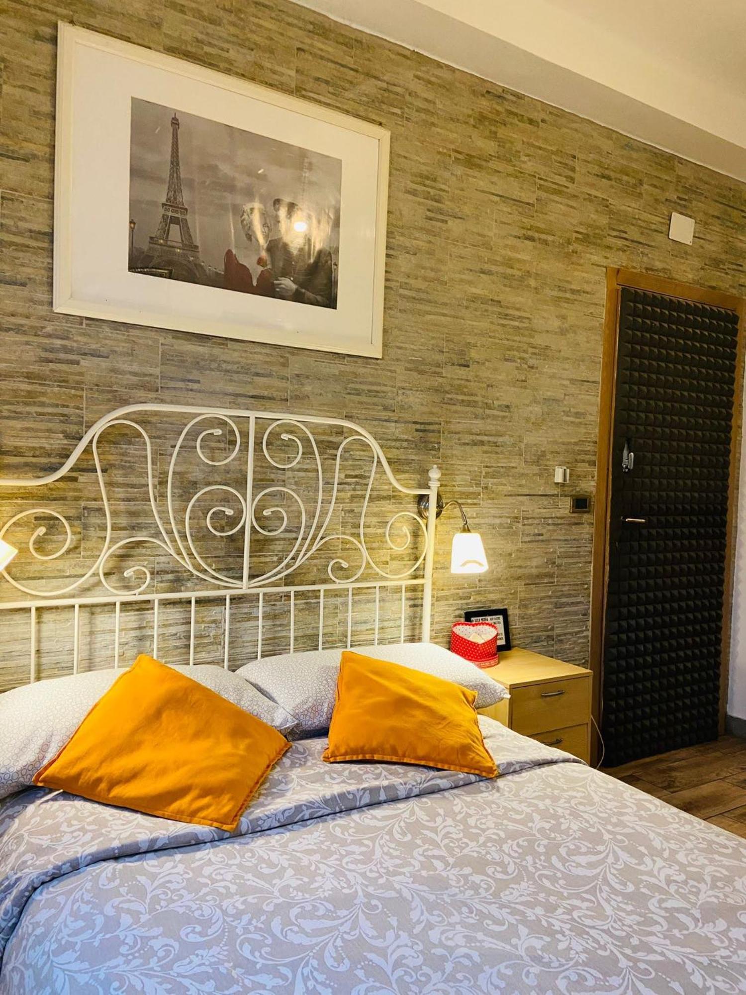 Europe Station Rooms Парма Екстер'єр фото